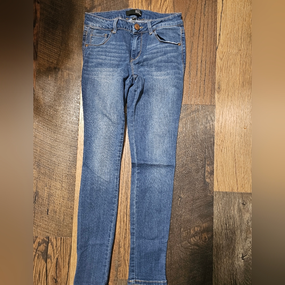 1822 Denim size 4 skinny jeans